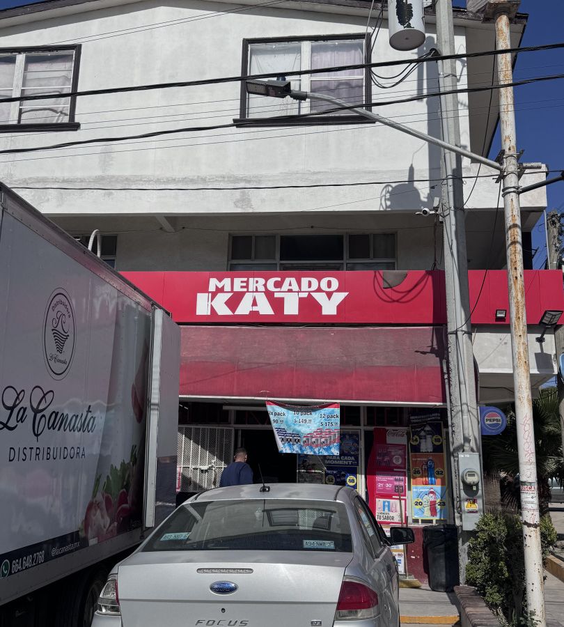 KATY MERCADO Y FARMACIA